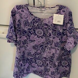 New with tags woman’s crew neck purples and white size 1x top